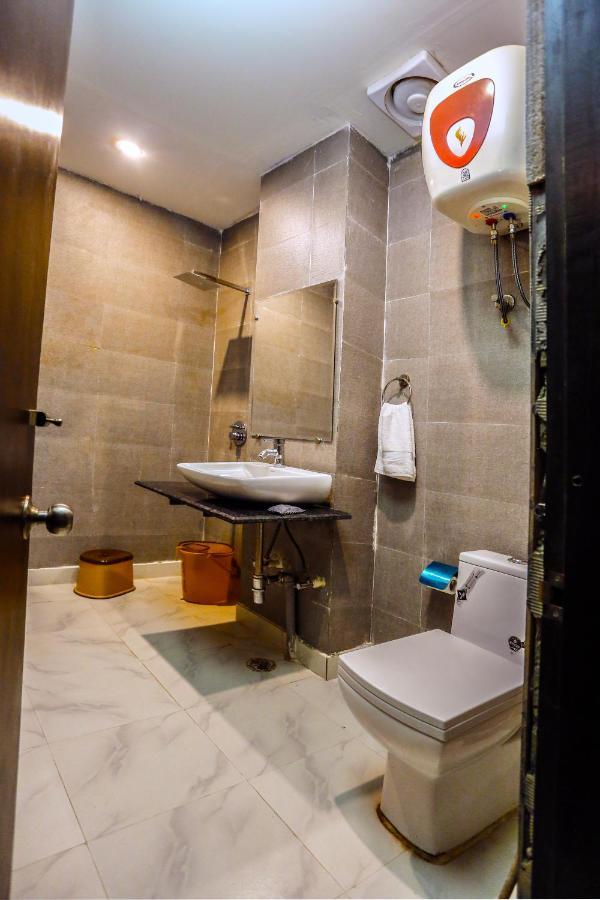 Airport Hotel Tashree New Delhi Eksteriør bilde