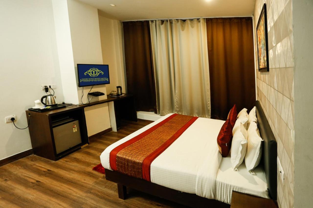 Airport Hotel Tashree New Delhi Eksteriør bilde