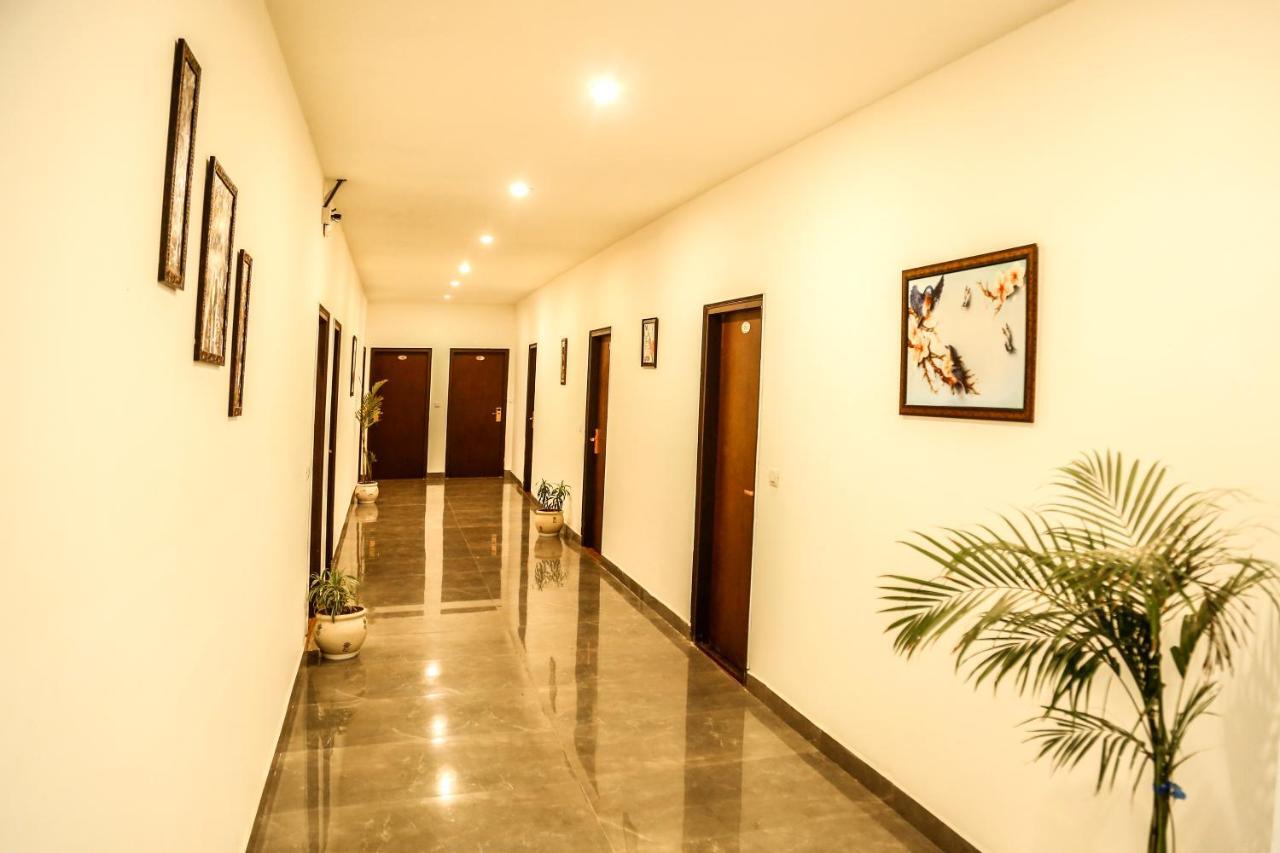 Airport Hotel Tashree New Delhi Eksteriør bilde