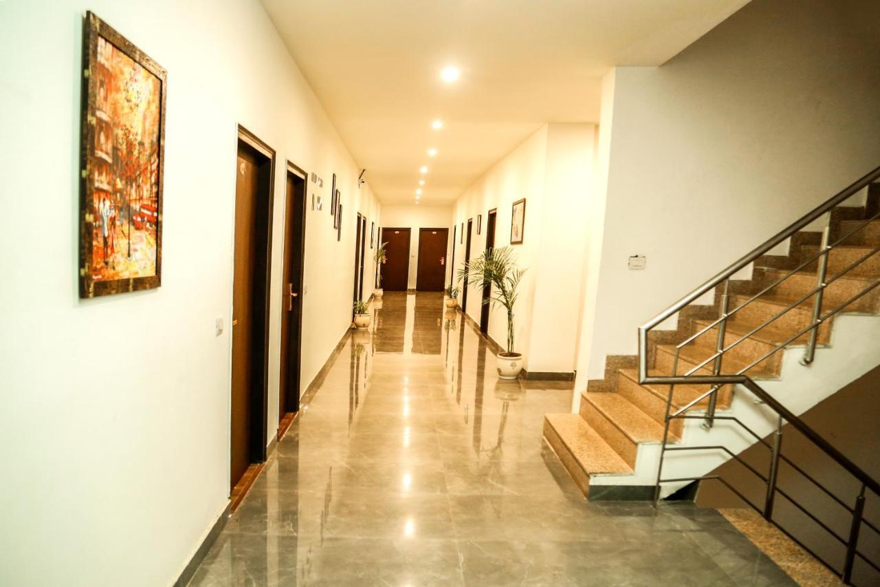 Airport Hotel Tashree New Delhi Eksteriør bilde
